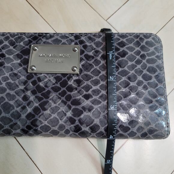 Michael Kors Grey Black Snakeskin Embossed Leather Wallet - Picture 13 of 15